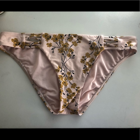 Billabong Other - NWOT billabong floral bikini bottoms